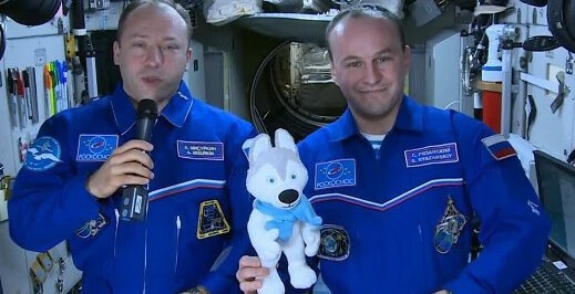 Космонавты